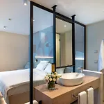 Zenith Hotell